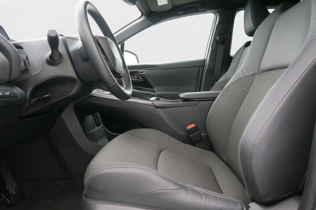 Toyota bZ4X 220E 4x4 5P Style Plus 18