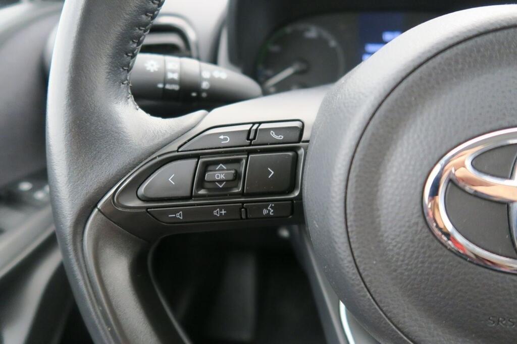 Toyota Yaris Berlina 1.5 VVT-I HEV ACTIVE PLUS 116 5P 11