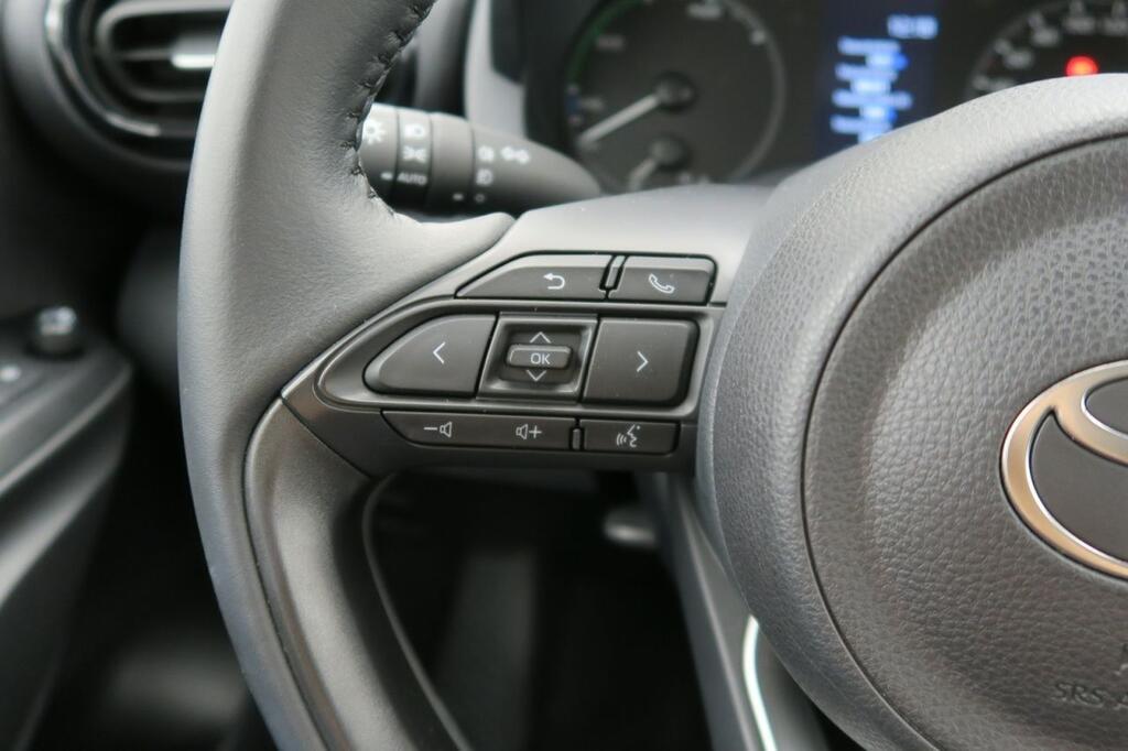 Toyota Yaris Berlina 1.5 VVT-I HEV ACTIVE PLUS 116 5P 12