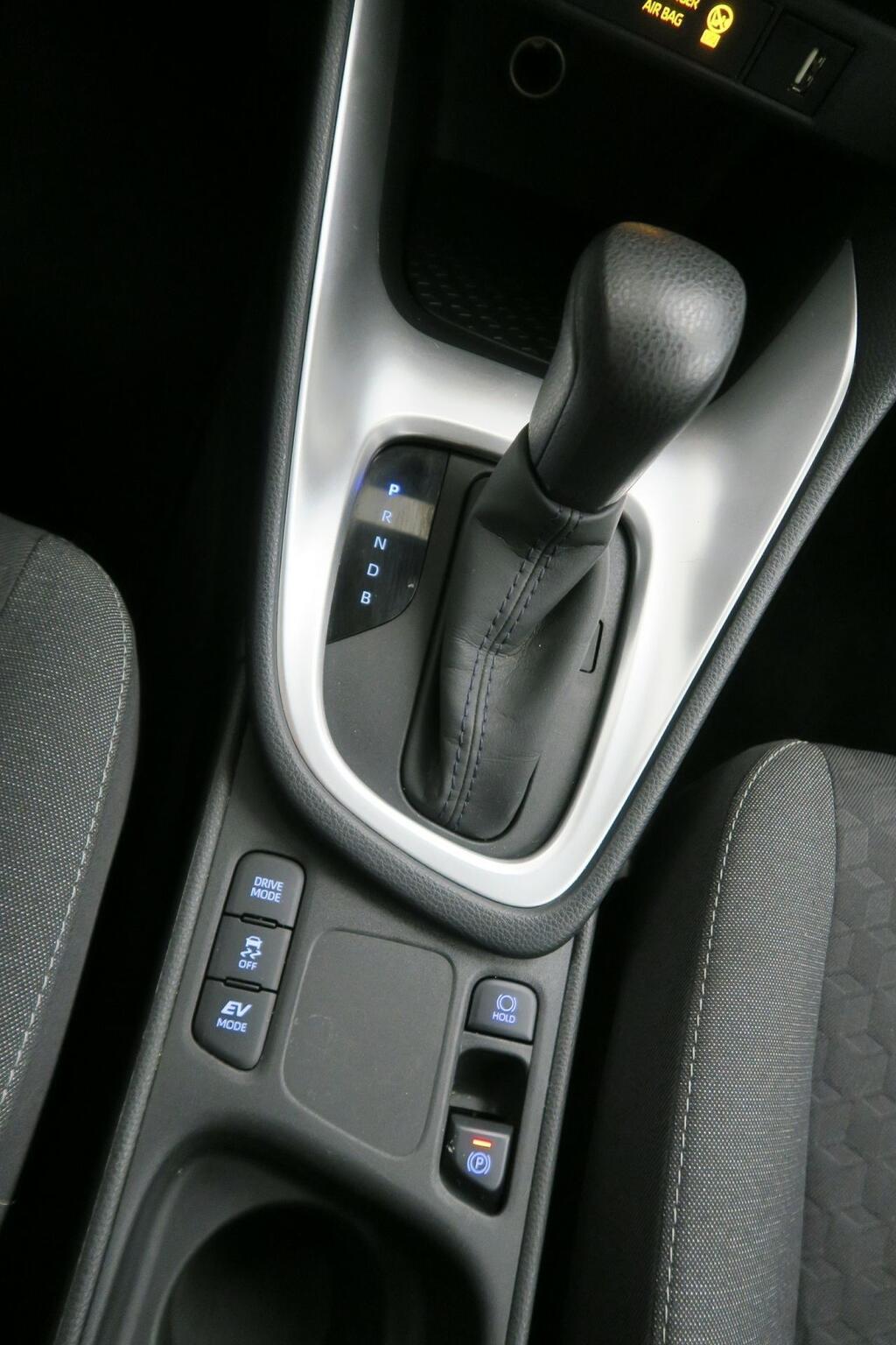 Toyota Yaris Berlina 1.5 VVT-I HEV ACTIVE TECH 116 5P 8