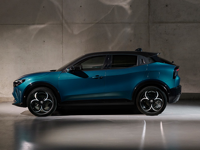 Alfa Romeo Junior exterior