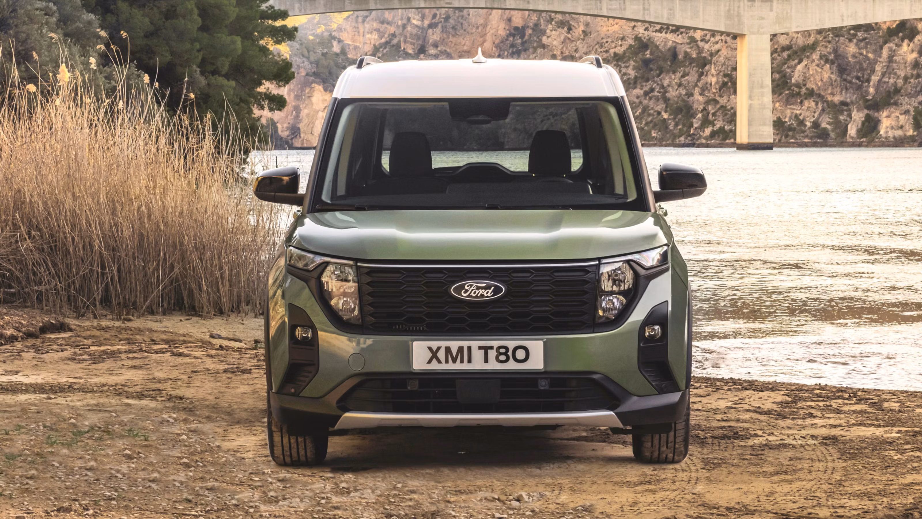 Ford Transit Courier exterior